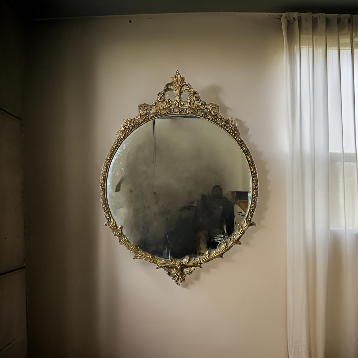 Antique Victorian Round Gilt Wood Wall Mirror