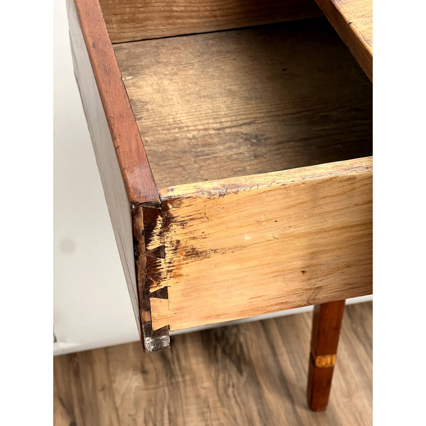 Antique Hepplewhite inlaid Maple Drop Leaf Table c. Early 19th C.