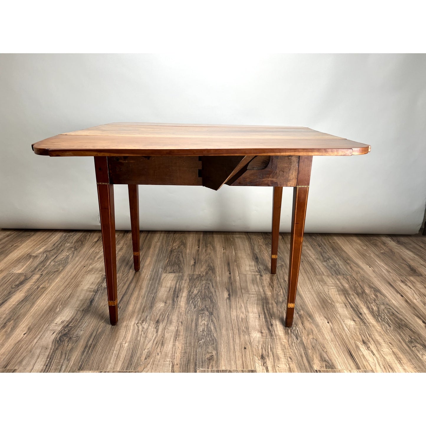 Antique Hepplewhite inlaid Maple Drop Leaf Table c. Early 19th C.
