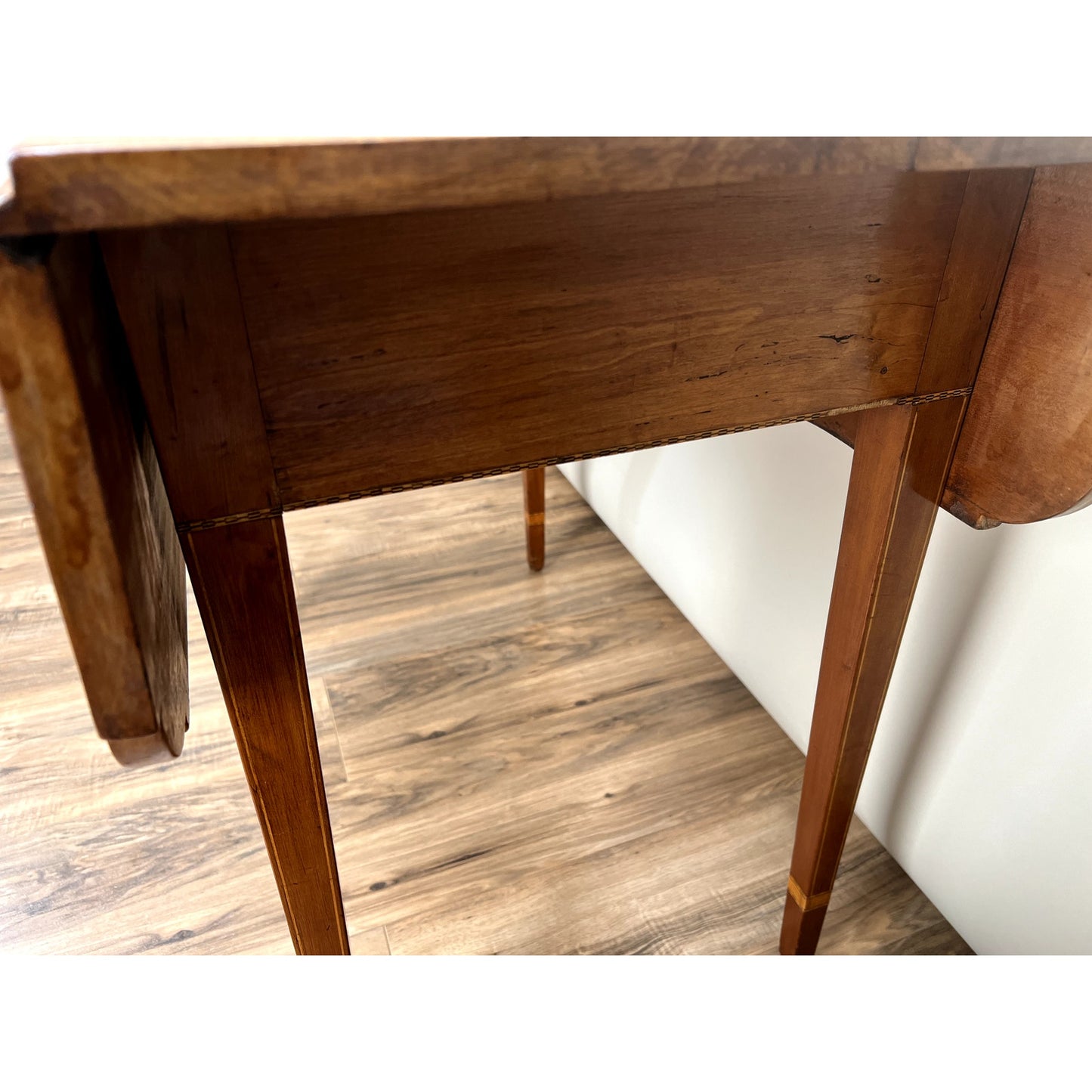 Antique Hepplewhite inlaid Maple Drop Leaf Table c. Early 19th C.