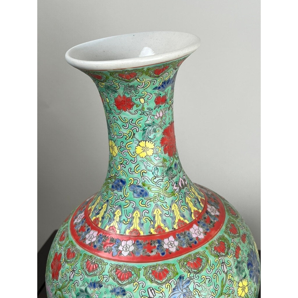 Antique Qing Dynasty Famille Rose Chinese Porcelain Vase with Qianlong Marking