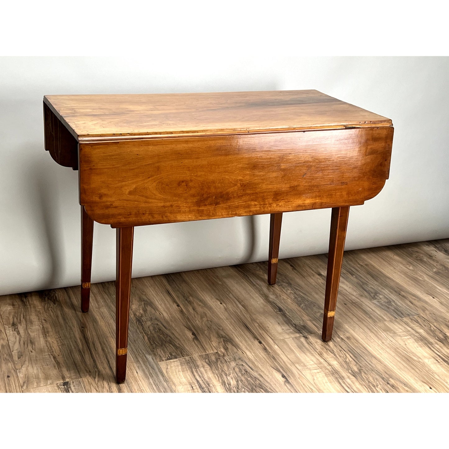 Antique Hepplewhite inlaid Maple Drop Leaf Table c. Early 19th C.