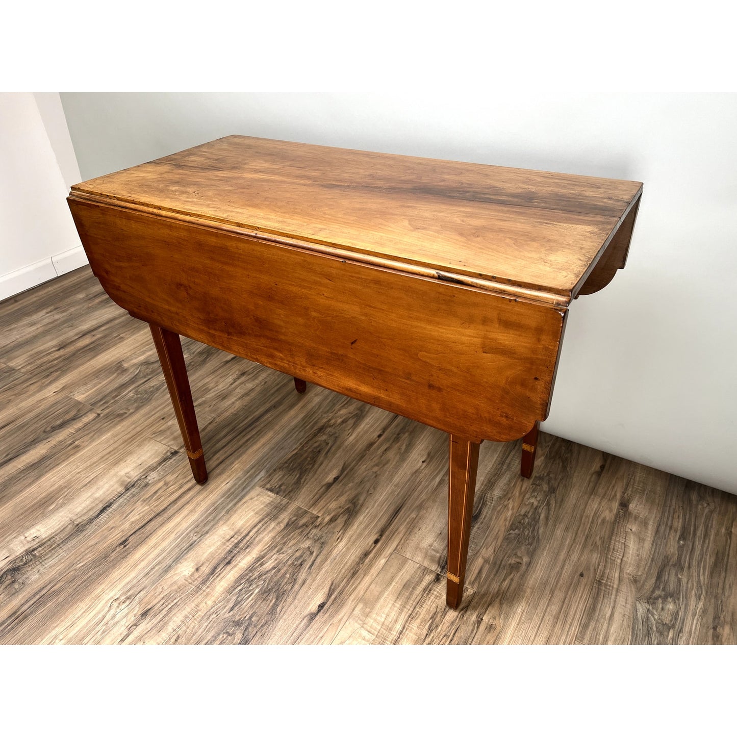 Antique Hepplewhite inlaid Maple Drop Leaf Table c. Early 19th C.