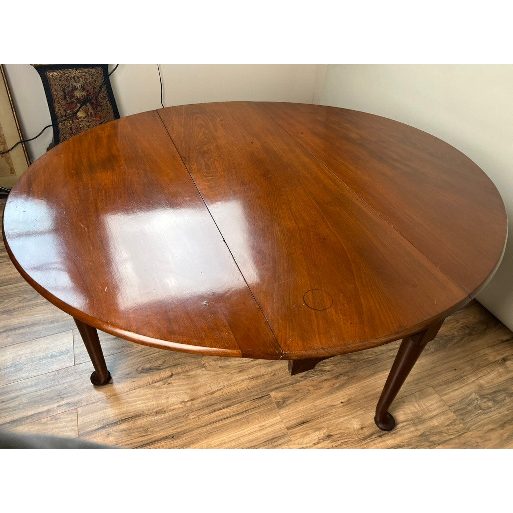 Antique George III Mahogany Large Oval Drop Leaf Dining Table c. Early 19th C.