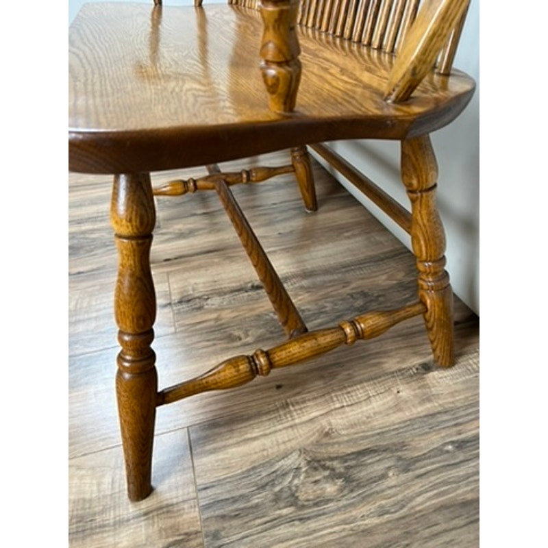 Amish made oak Windsor bench in classic American style