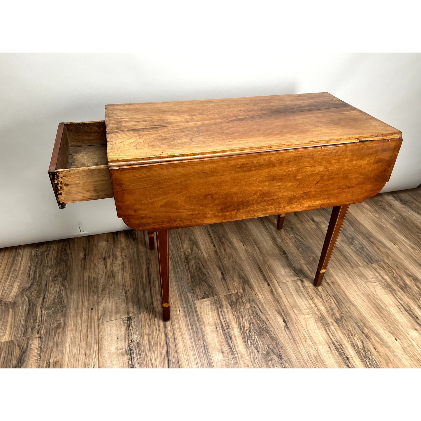 Antique Hepplewhite inlaid Maple Drop Leaf Table c. Early 19th C.
