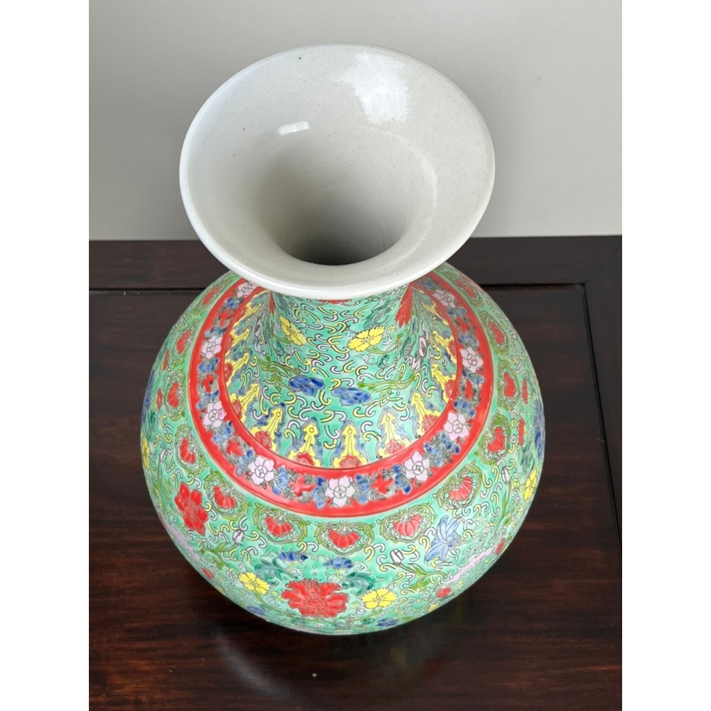Antique Qing Dynasty Famille Rose Chinese Porcelain Vase with Qianlong Marking