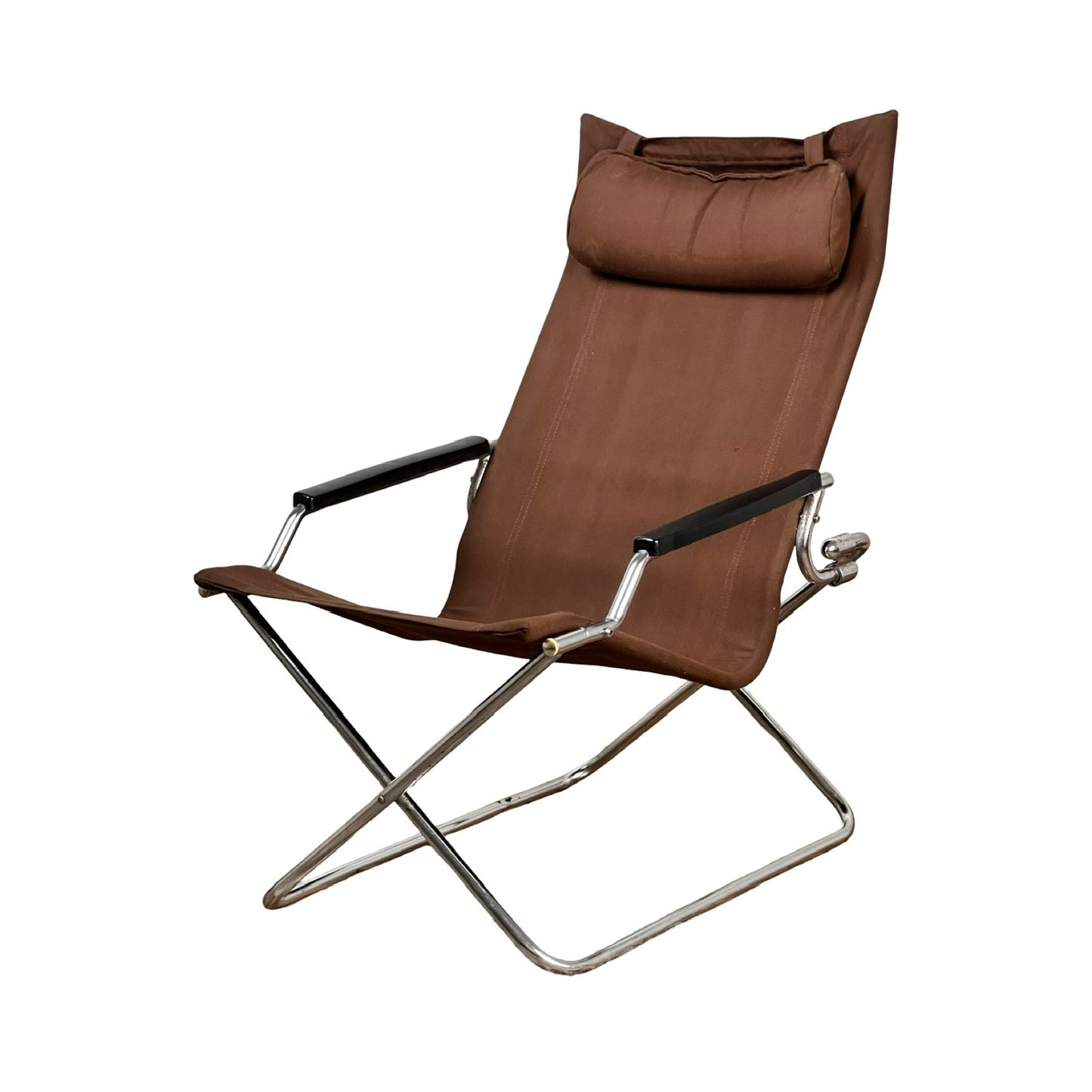 Sure! Here’s a rewritten version of your sentence using the product data: The Vintage Uchida Z Chair Japanese Modern Chrome Sling Lounge Chair with Headrest by Uchida features brown fabric upholstery, black armrests, and a silver chrome frame. Inspired by Japanese modern design, this vintage chair boasts a minimalist silhouette and an angled seat for relaxed comfort.