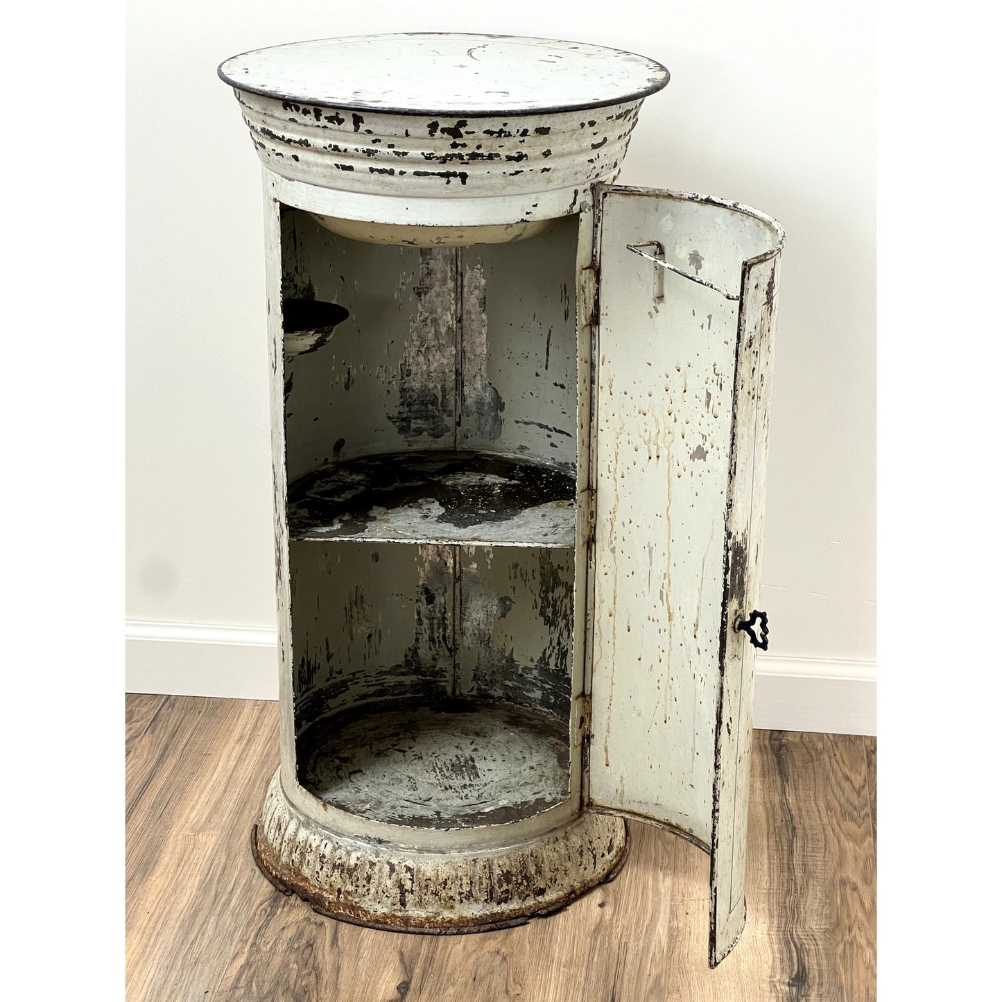 Antique Country Tin Wash Stand with Basin