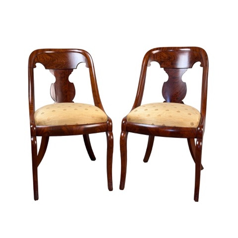 Pair Federal Period Mahogany Saber-Leg Side Chairs, c. 1820