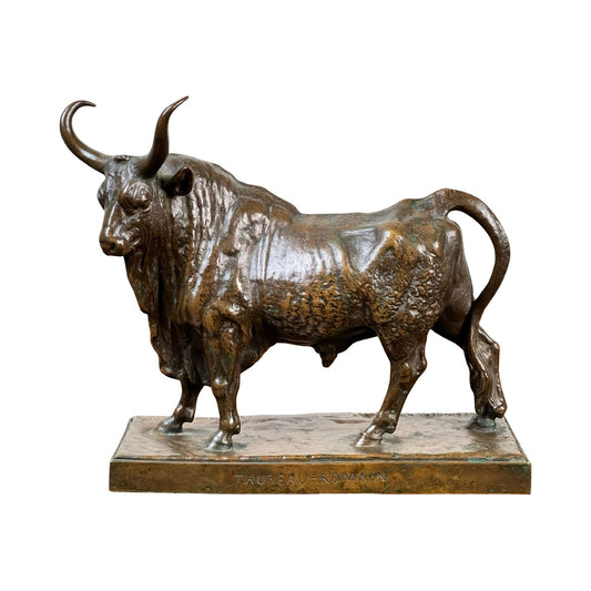 The “Taureau Romain” bronze sculpture by Jean-Baptiste Clesinger, cast in 1858 at the Barbedienne Foundry in Rome, features a muscular bull with prominent horns on a base inscribed TAUREAU ROMAIN.