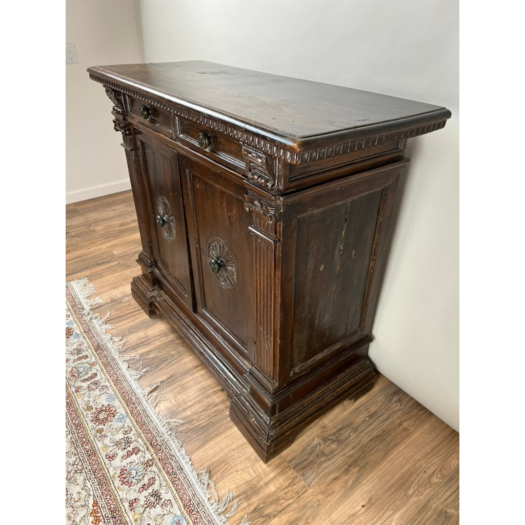 Antique Late 17th/Early 18th Century Italian Renaissance Walnut Credenza