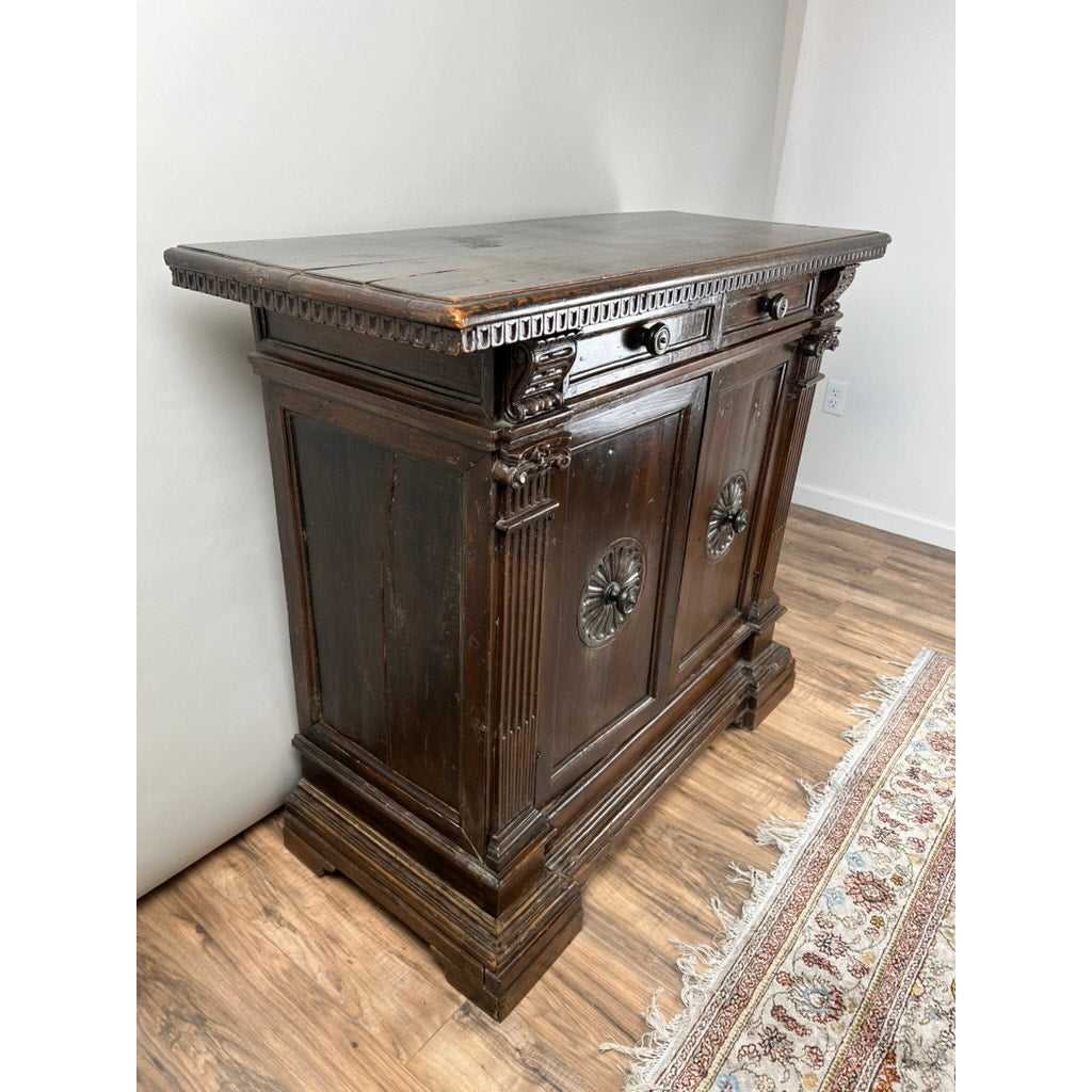 Antique Late 17th/Early 18th Century Italian Renaissance Walnut Credenza