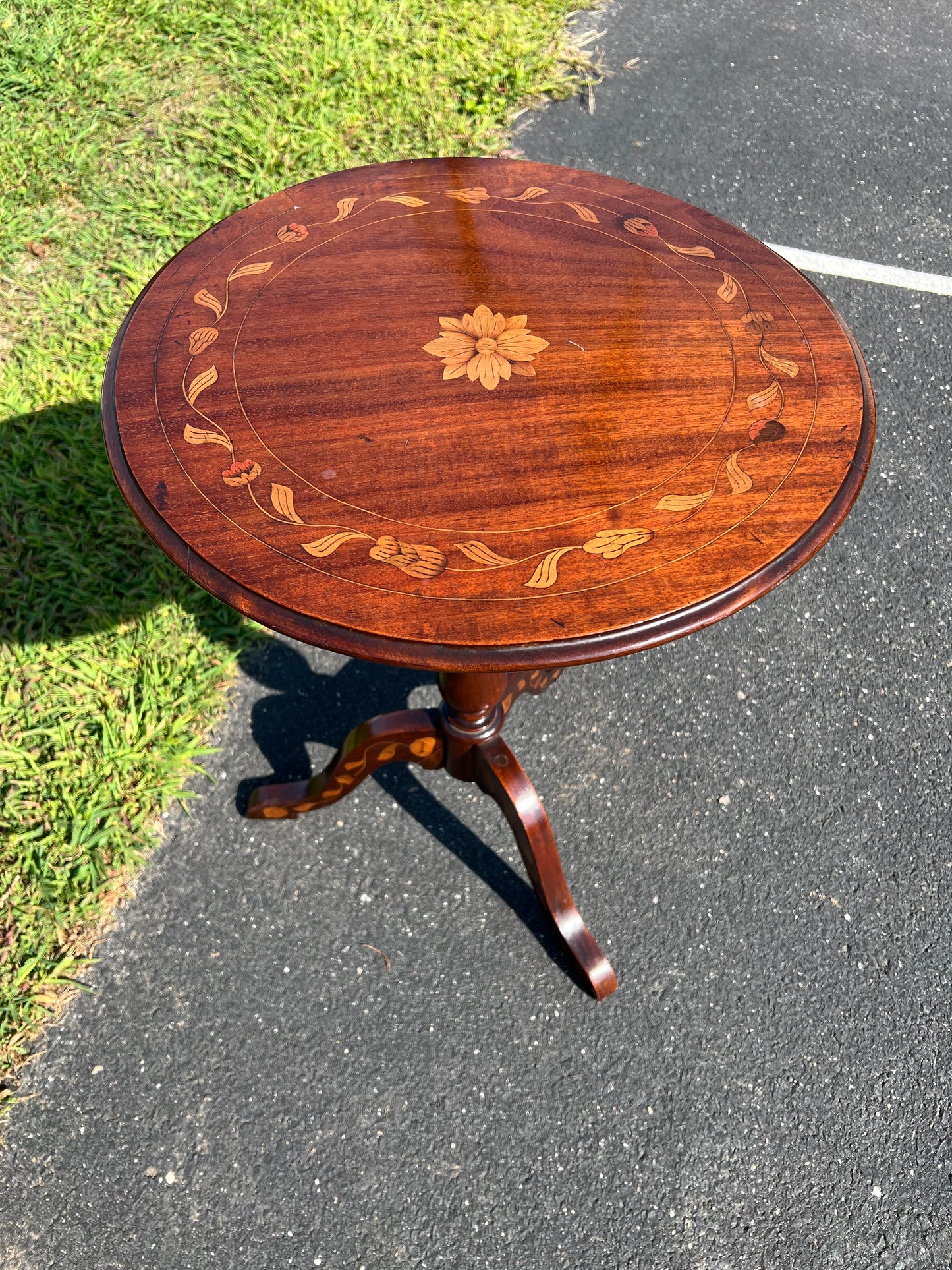 Antique 19th Century Bellflower Inlaid Mahogany Tilt Top Stand