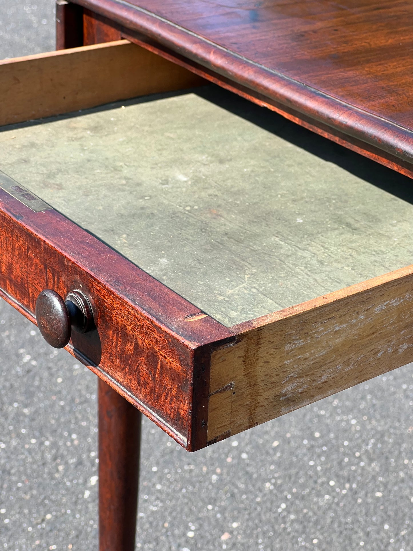 Antique Mahogany George III Sheraton Drop Leaf Table c. Late 18th Century