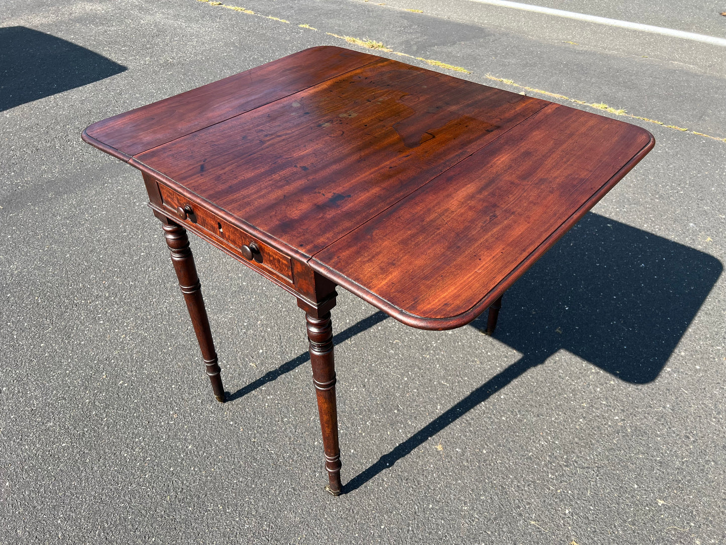 Antique Mahogany George III Sheraton Drop Leaf Table c. Late 18th Century