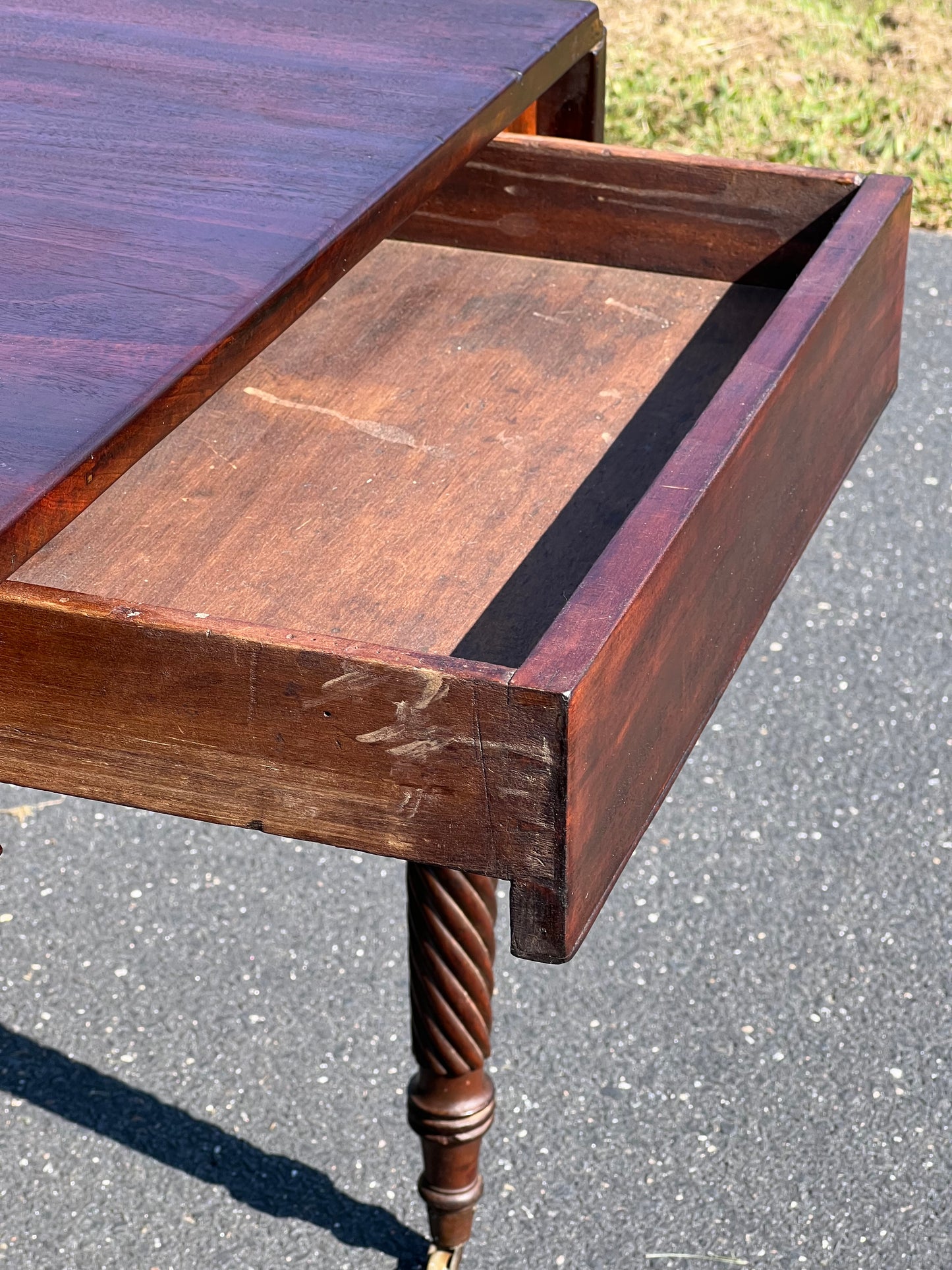 Antique Federal Mahogany Drop Leaf Table c. 1830