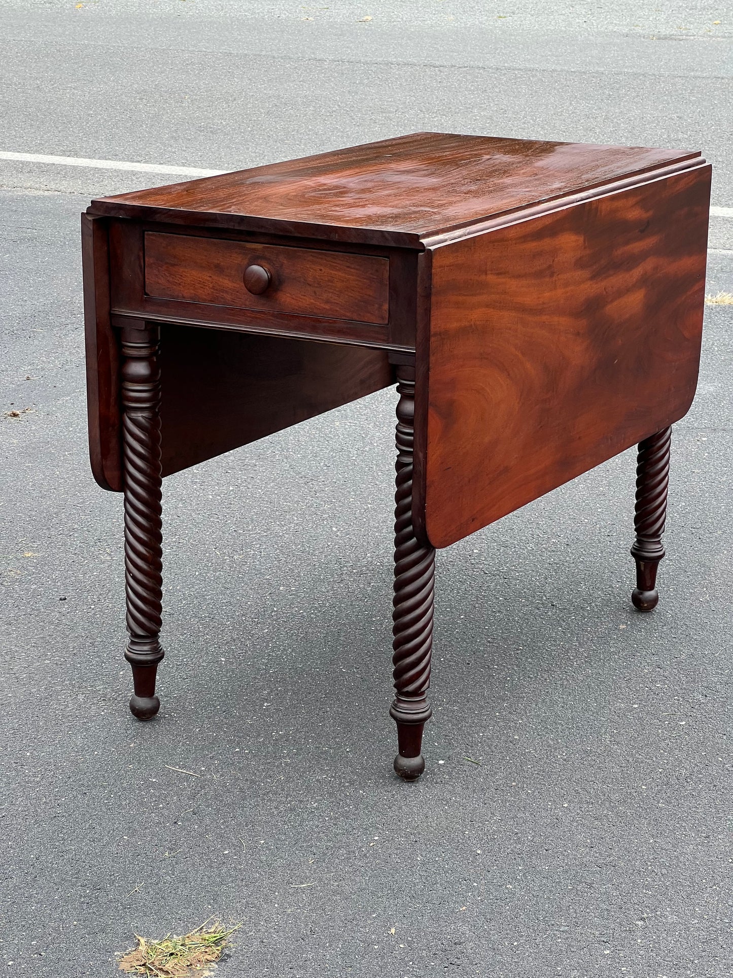 Antique Federal Solid Mahogany Dropleaf Table c. 1820