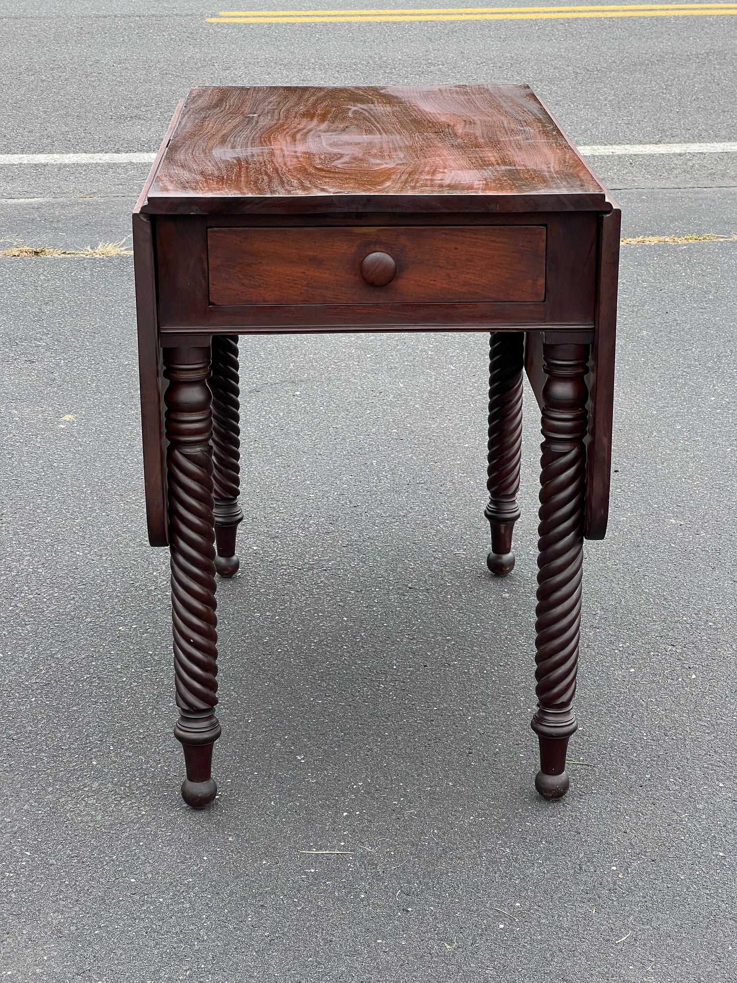 Antique Federal Solid Mahogany Dropleaf Table c. 1820