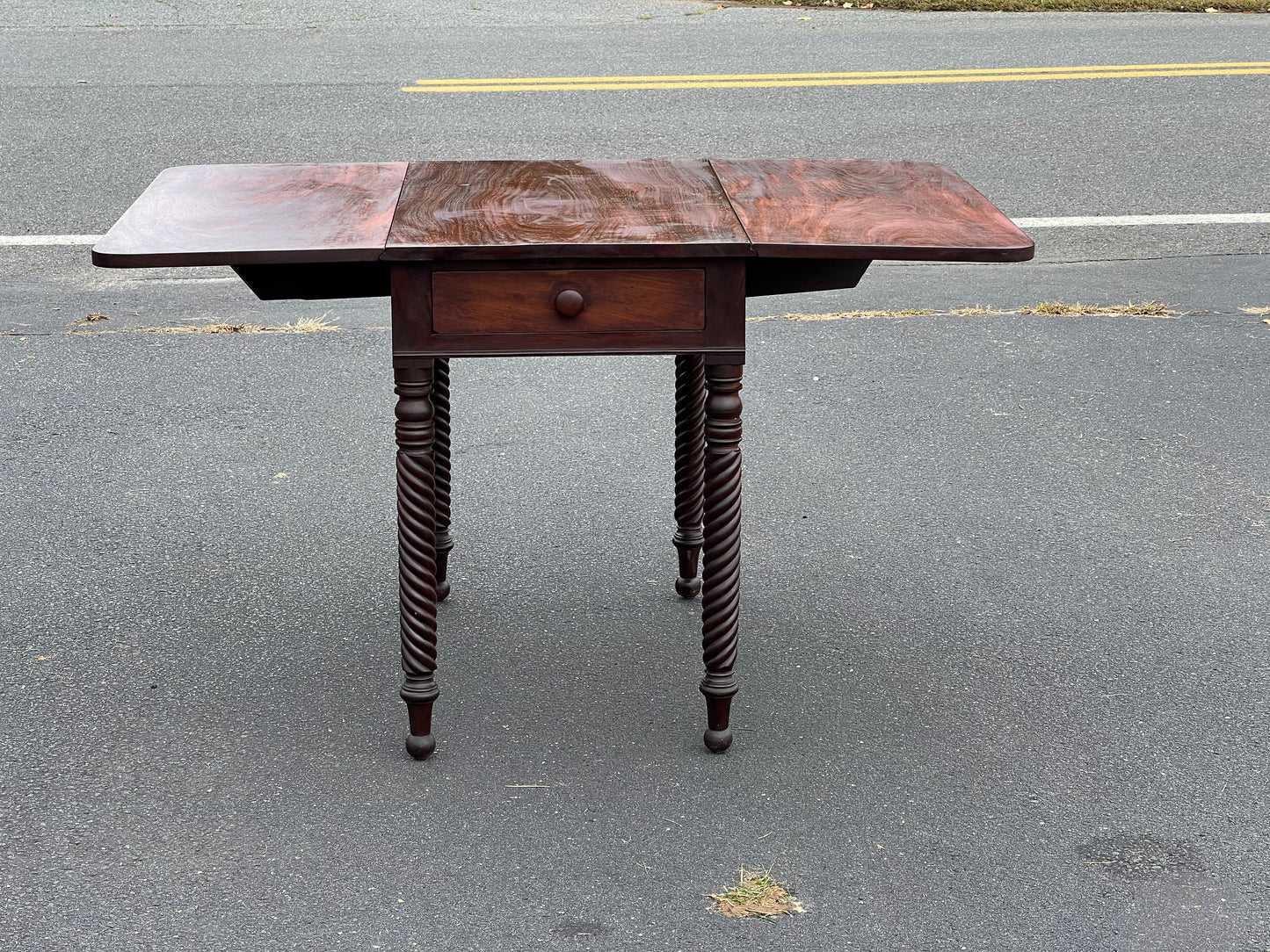 Antique Federal Solid Mahogany Dropleaf Table c. 1820