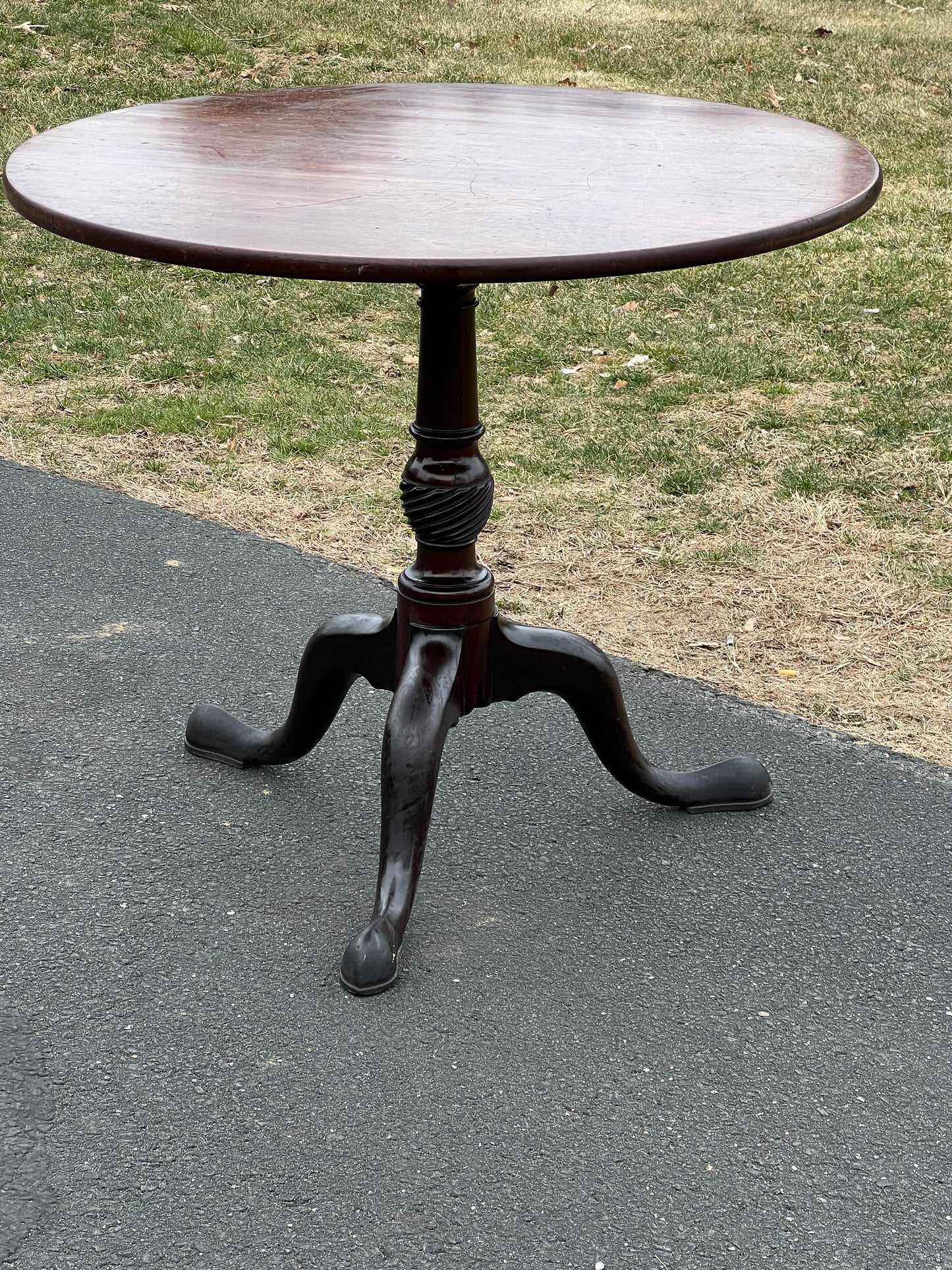 Antique Queen Anne Mahogany Tilt Top Breakfast Table c. Early 19th Century