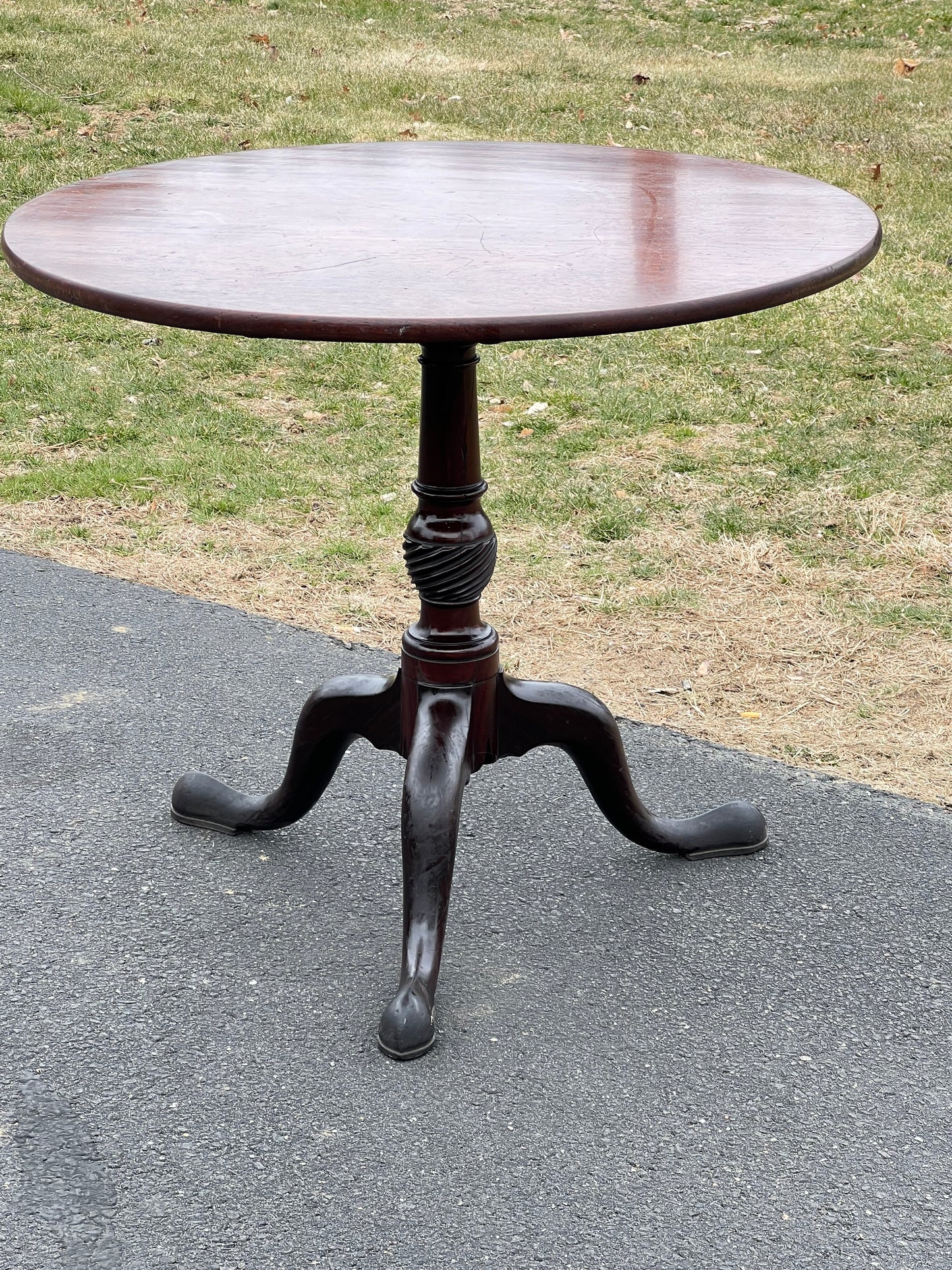 Antique Queen Anne Mahogany Tilt Top Breakfast Table c. Early 19th Century