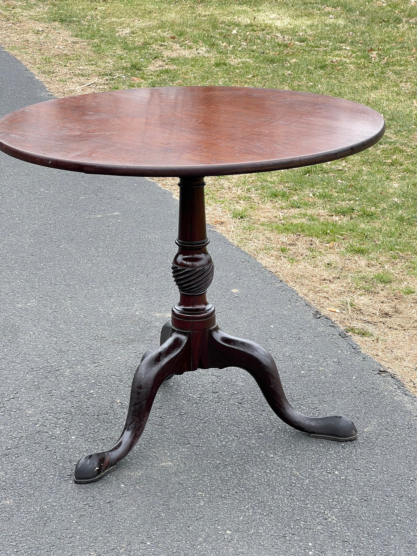 Antique Queen Anne Mahogany Tilt Top Breakfast Table c. Early 19th Century