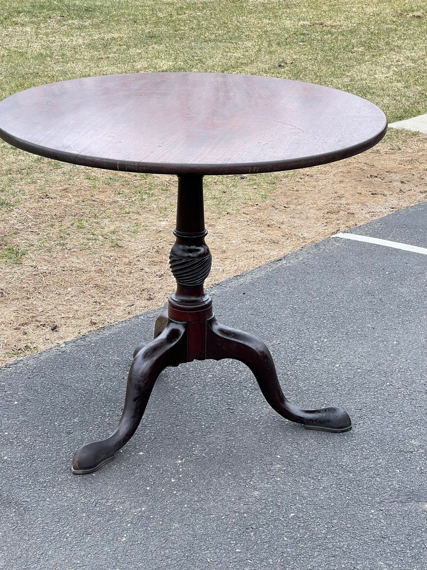 Antique Queen Anne Mahogany Tilt Top Breakfast Table c. Early 19th Century