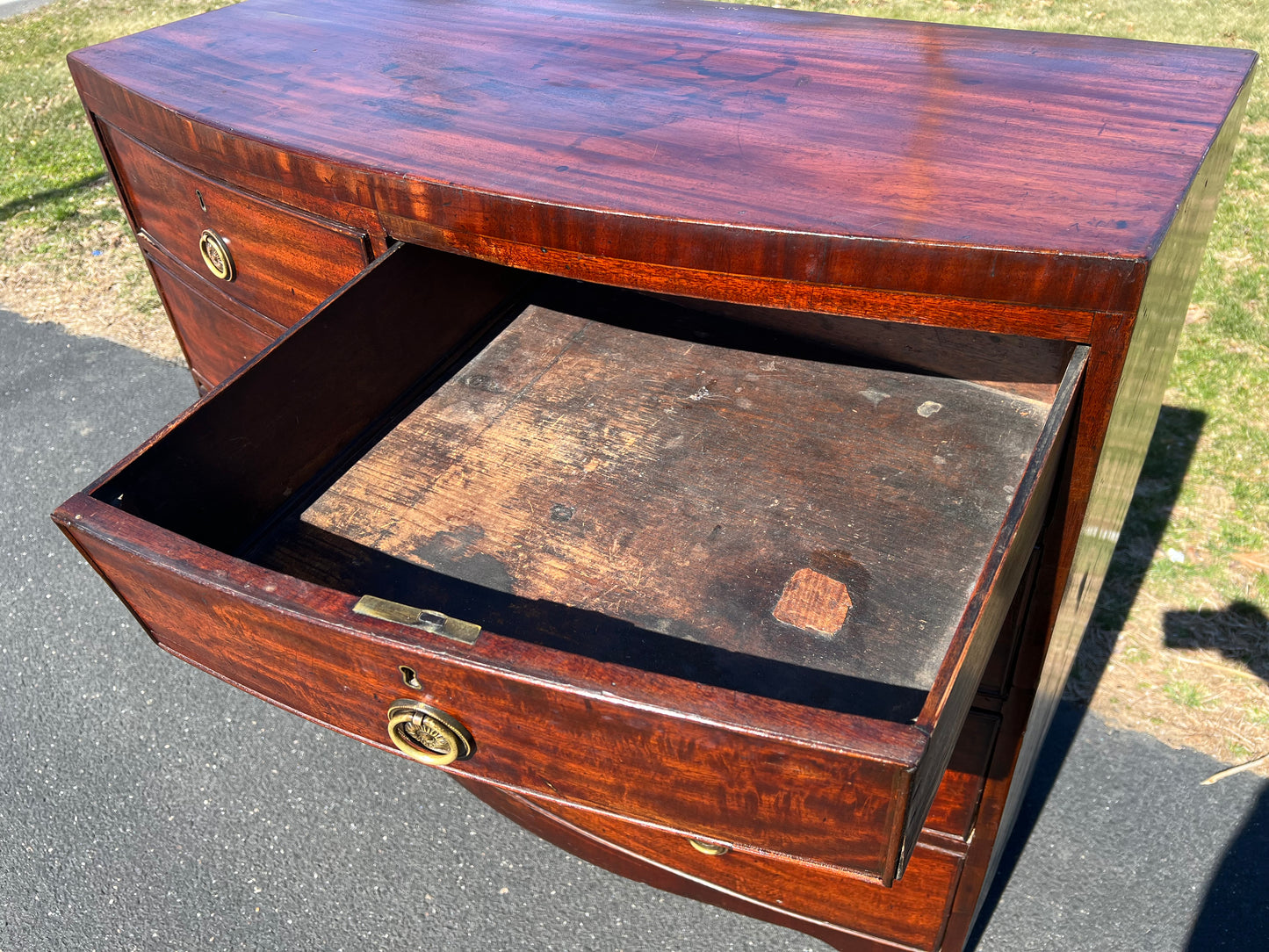 Colonial American Made Georgian Mahogany Bow Front Two Over Three Chest c. 1780