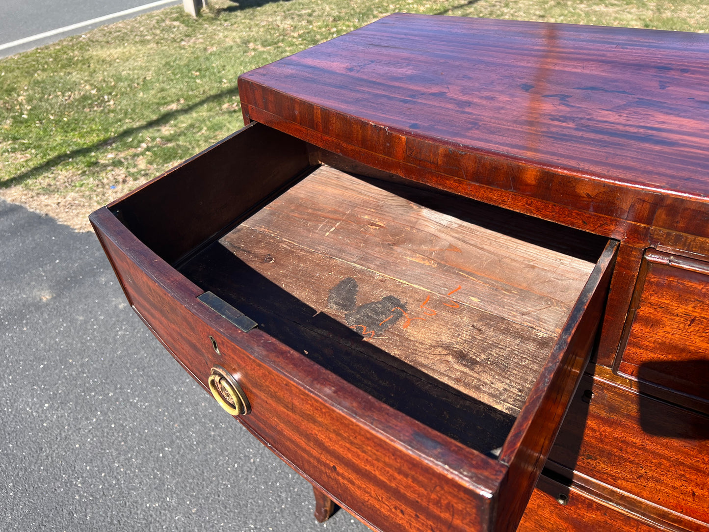 Colonial American Made Georgian Mahogany Bow Front Two Over Three Chest c. 1780