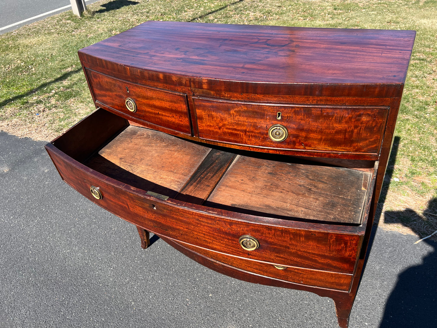 Colonial American Made Georgian Mahogany Bow Front Two Over Three Chest c. 1780