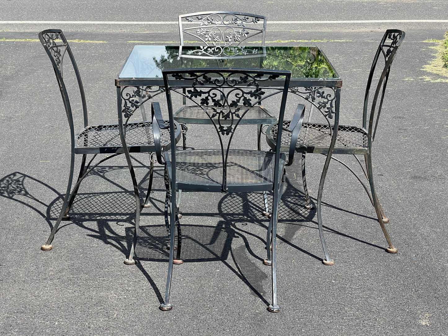 Vintage Woodard Hollywood Regency Floral Motif Iron Outdoor Garden Set