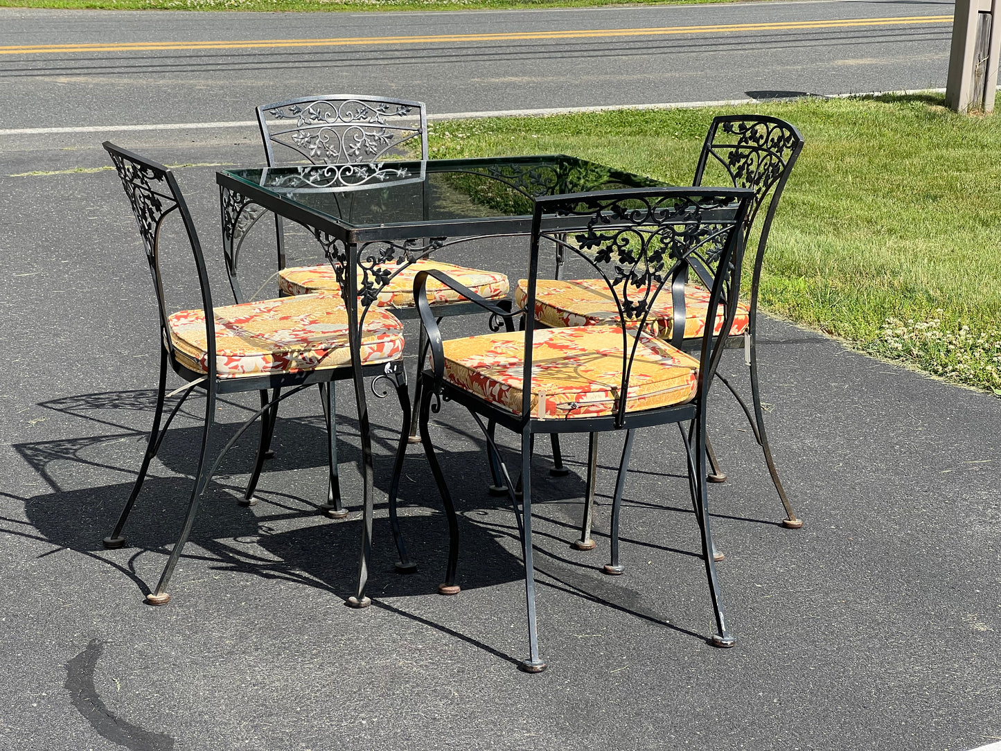 Vintage Woodard Hollywood Regency Floral Motif Iron Outdoor Garden Set