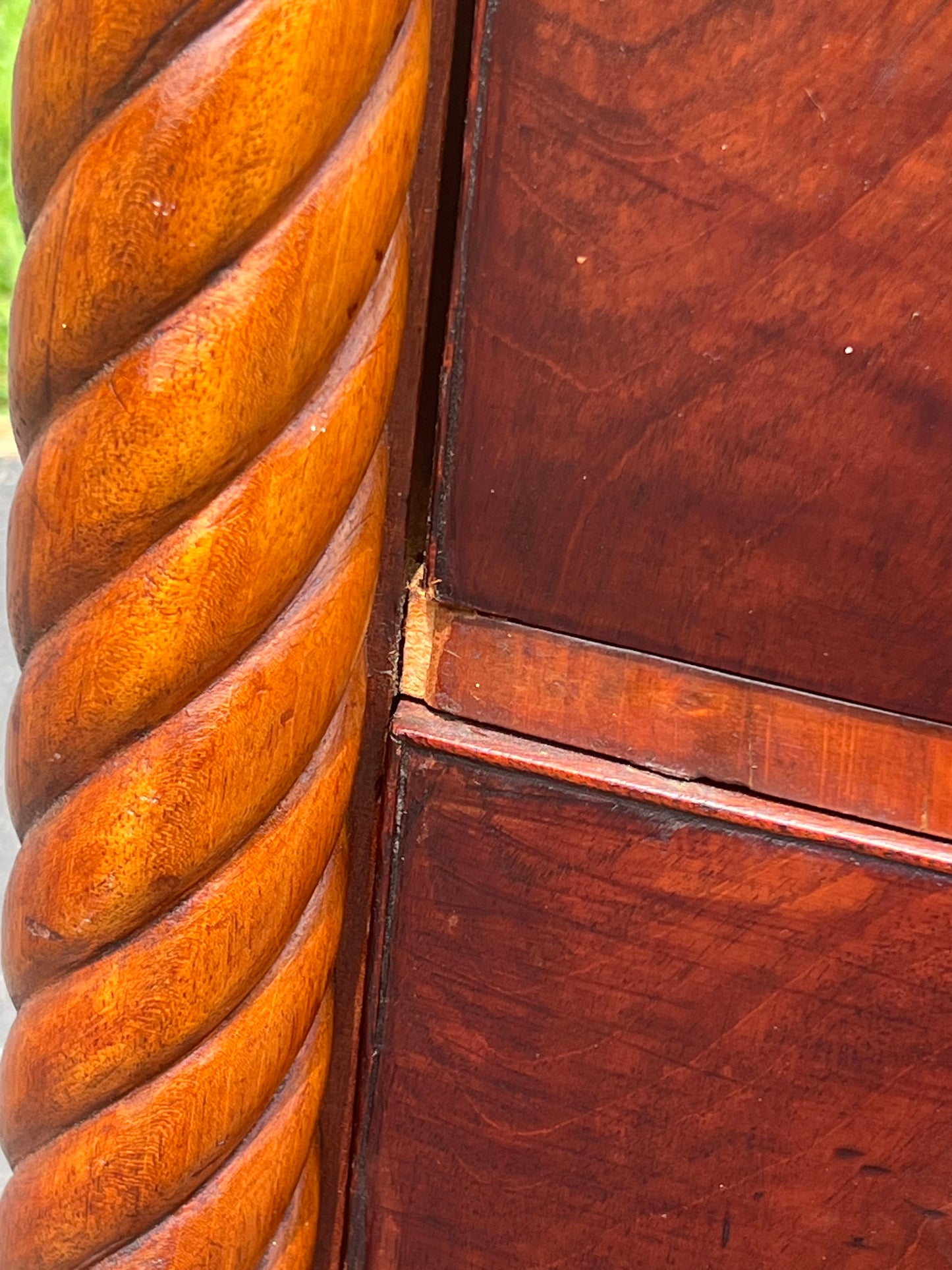 Fine Sheraton Mahogany Bowfront Four Drawer Chest c. 1830