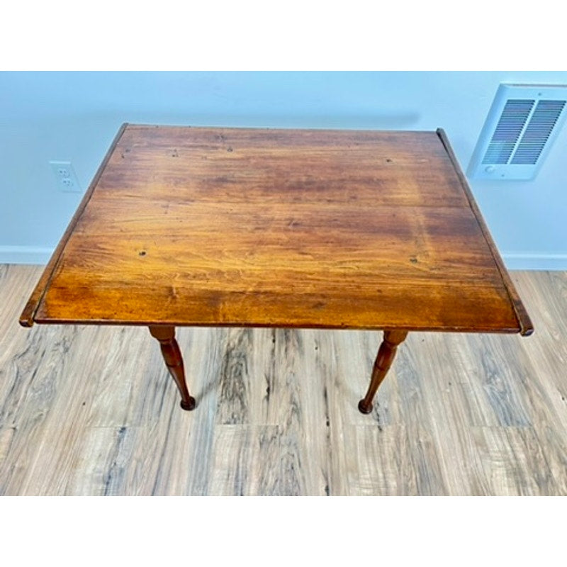 Antique Early American Pine Queen Anne Tavern Table c. Late 18th Century